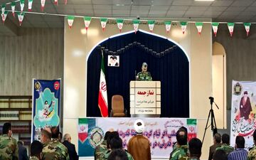 امروز نظامی و سرباز با پایین ترین درجه می تواند در برابر نظام سلطه و استکبار بایستد