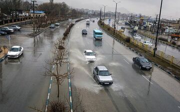بارش باران در محورهای شمالی و شرقی کشور/ترافیک در آزادراه کرج