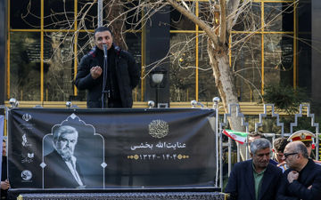 با همراهی خانواده؛ عنایت بخشی در خانه ابدی آرام گرفت