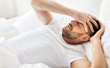 کم‌خوابی باعث ریزش مو و کچلی می‌شود؟