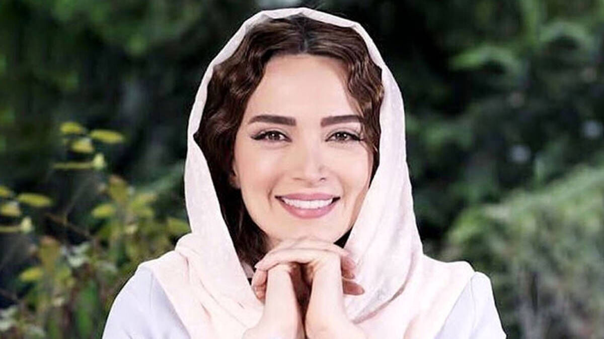 استایل جنجالی بهنوش طباطبایی با لباس ورزشی تنگ و چسبان در باشگاه ورزشی