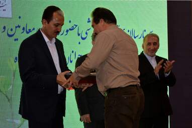 تجلیل از روسای هیأت‌های ورزشی استان کرمانشاه امروز نهم خرداد با حضور ارسلان حسینی مدیرکل و معاونین ستادی ورزش و جوانان استان کرمانشاه در سالن آمفی‌تئاتر ولیعصر(عج) این اداره انجام شد.