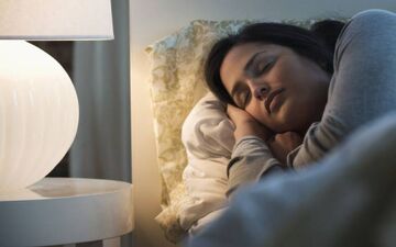 برای جلوگیری از چاقی در فضای کاملا تاریک بخوابید