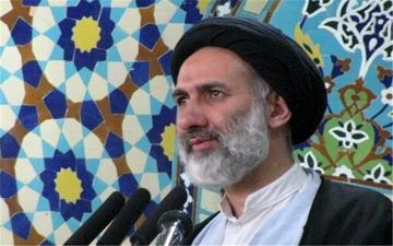 امام جمعه موقت شهرکرد: دولت باید در مقررات‌ دست‌ و پا‌گیر‌ اقتصادی کوتاه‌ بیاید