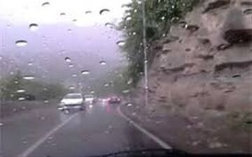 تردد روان در تمام جاده‌ها/ بارش باران در محورهای ۲ استان