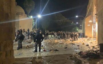 هجوم اشغالگران صهیونیست به مسجد الاقصی + فیلم