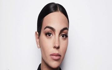 باز هم جورجینا در عربستان / نامزد رونالدو این بار با حجاب