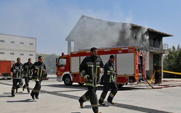 آتش سوزی در انبار لاستیک
