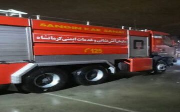 عملیات نجات برای رهاسازی دست گرفتار کودک ۲ساله کرمانشاهی در کفشوی حمام