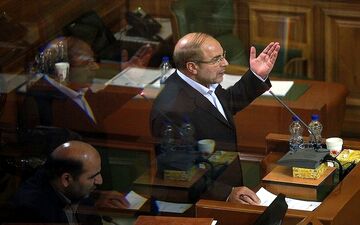 شهردار تهران از خطر فروپاشی استقلال شهرداری و شوراها می گوید