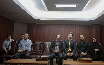 پدر آتنا اصلانی در اقدام غیر منتظره وکیل پرونده دخترش را عزل کرد + عکس 