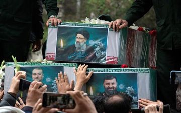 عزاداری و گریه دولتمردان در لحظات ورود پیکر شهدا به مصلای تهران + ویدئو