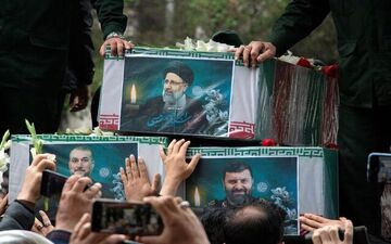 عزاداری و گریه دولتمردان در لحظات ورود پیکر شهدا به مصلای تهران + ویدئو