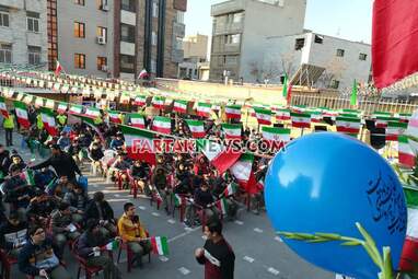 نواختن زنگ گلبانگ انقلاب توسط معاون پرورشی و فرهنگی وزارت آموزش و پرورش