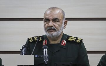 سرلشکر سلامی: تمدن غرب شهید چمران را مرعوب نکرد