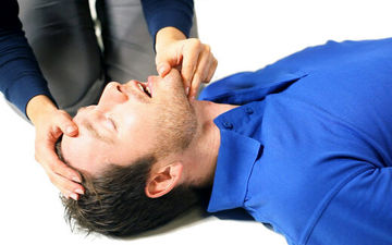اصول کمک‌های اولیه در شرایط بحرانی را یاد بگیرید