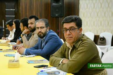  نشست هم‌اندیشی تورلیدرها برای جذب گردشگر  در سالن آناهیتا هتل پارسیان کرمانشاه 