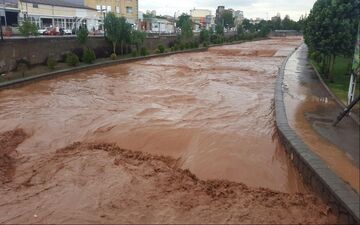 خیابان‌های تبریز را سیل گرفت + فیلم