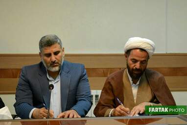 دیدار استاندار کرمانشاه و اعضای شورای اداری با نماینده ولی فقیه در استان