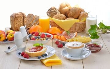  مواد غذایی مفید برای افراد بالای ۵۰ سال