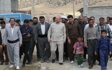 
قالیباف در مناطق زلزله زده/ وظیفه یا انتخاباتی؟