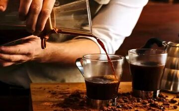 نوشیدن قهوه برای این افراد باعث درد، التهاب و نقرس می‌شود