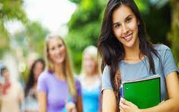 عاشق همکلاسی‌ام شدم، چیکار کنم؟آیا اونم منو دوست داره؟ 