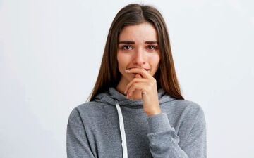 به 6 دلیل افرادی که گریه می کنند قوی ترند