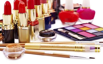 چه آرایش‌هایی شما را پیر می‌کند؟