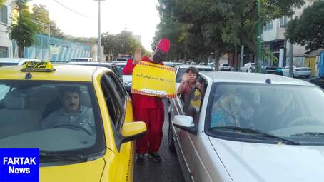 برگزاری "کمپین از خودمان شروع کنیم" در تقاطع های شهر کرمانشاه به روایت تصویر