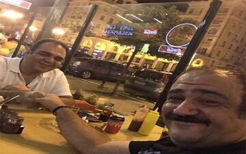 تیپ مهران غفوریان و برادرش در خارج از کشور! + عکس
