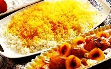 حتما یکبارم که شده خورش هلو  رو امتحان کن!
