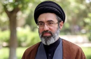 تصویر کمتر دیده شده از رهبر انقلاب آیت الله خامنه‌ای منتشر شد