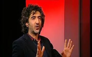 اگر انقلاب نبود پدر مسیح علینژاد در روستا درب را رویش قفل کرده بود +فیلم 