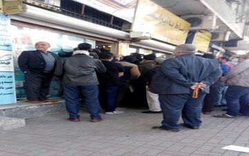 وام یک میلیونی یارانه بگیران «دفاتر پیشخوان» را شلوغ کرد/ ازدحام جمعیت برای خرید سیم‌کارت

