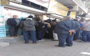 وام یک میلیونی یارانه بگیران «دفاتر پیشخوان» را شلوغ کرد/ ازدحام جمعیت برای خرید سیم‌کارت

