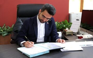 آذری جهرمی: زائران در عراق از رومینگ استفاده نکنند