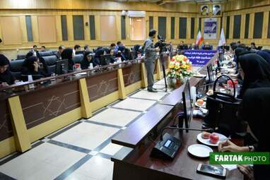 نشست خبری استاندار کرمانشاه با اصحاب رسانه به مناسبت هفته دولت به روایت تصویر