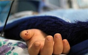 مرگ دختر خردسال بر اثر خوراندن مشروبات الکلی در تهران!/ زن جوان بازداشت شد!