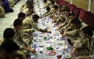 از سحر تا افطار در یگان آموزشی تکاوران ارتش
