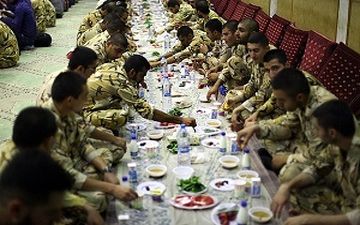 از سحر تا افطار در یگان آموزشی تکاوران ارتش