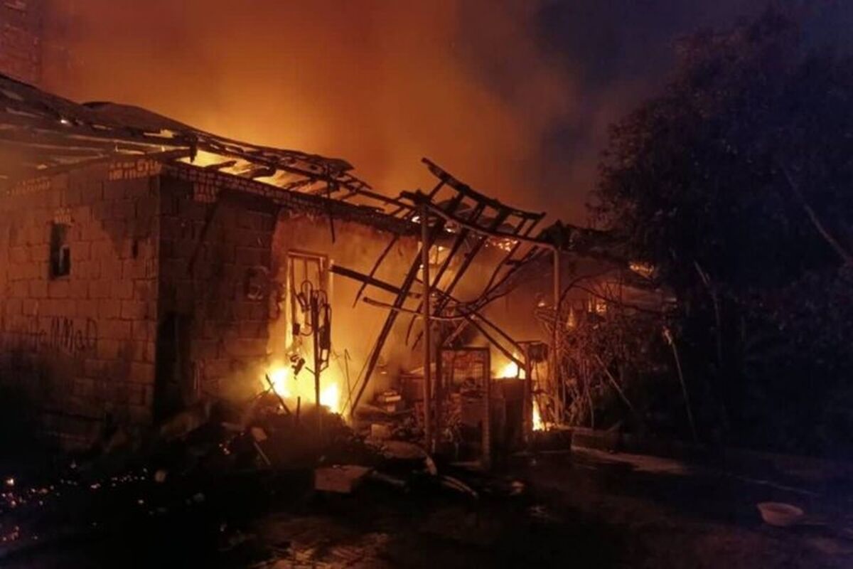 &laquo;وحشت شبانه در بلوار بوسار رشت؛ زبانه کشیدن آتش از ویلاها تا بام آپارتمان ۵ طبقه / نبرد نفس&zwnj;گیر ۳۱ آتش&zwnj;نشان با شعله&zwnj;های سرکش&raquo;