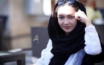 تیپ متفاوت نیکی کریمی در برلین در حال سخنرانی