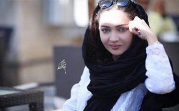 تیپ متفاوت نیکی کریمی در برلین در حال سخنرانی