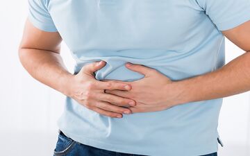 با این خوراکی نفخ شکم و یبوست را ضربه فنی کنید