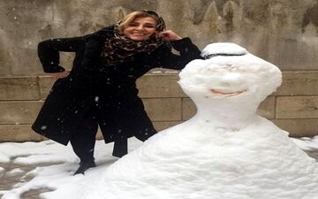ژست جالب مرجانه گلچین با آدم برفی