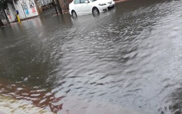 بارش باران 10 واحد مسکونی ماهان کرمان را دچار آبگرفتگی کرد