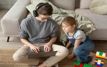کودکم بچه ها رو میزنه؛ دلیل و راه حلش چیه؟