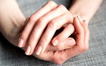 ۸ مکمل برای حفظ سلامت و ایجاد استحکام ناخن‌ها + نکات بسیار مهمی که باید بدانید