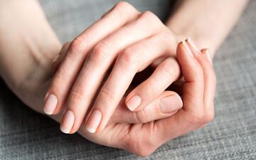 ۸ مکمل برای حفظ سلامت و ایجاد استحکام ناخن‌ها + نکات بسیار مهمی که باید بدانید